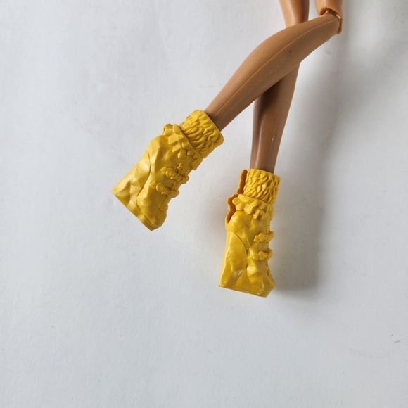 Monster High Doll Clawdeen Wolf Boo York Boo York Out-of-Tombers Shoes - Picture 7 of 9